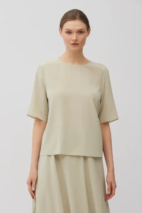 Bluză de mătase verde deschis cu mâneci scurte