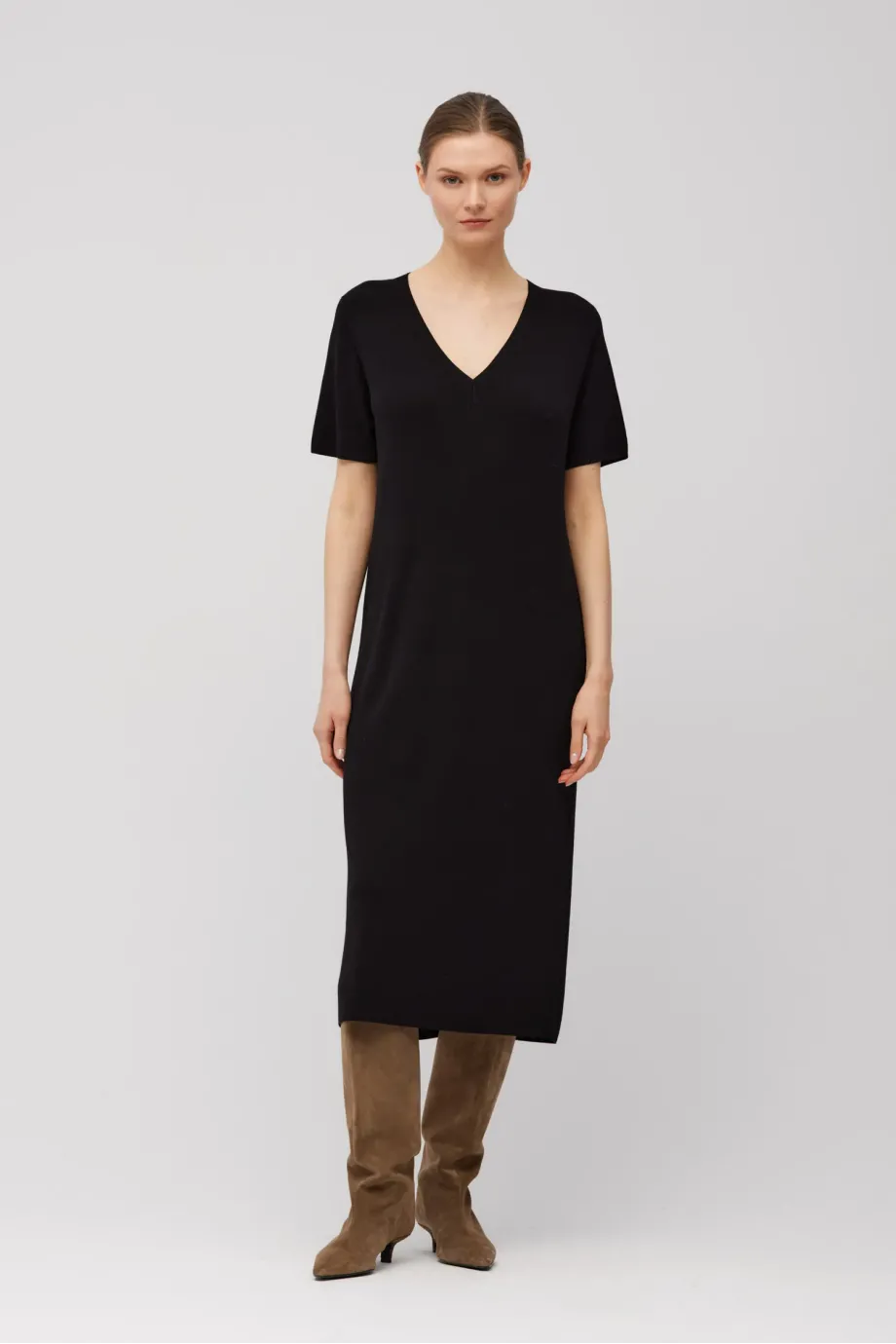 Rochie neagră din tricot cu decolteu în V Rochie neagră din tricot cu decolteu în V