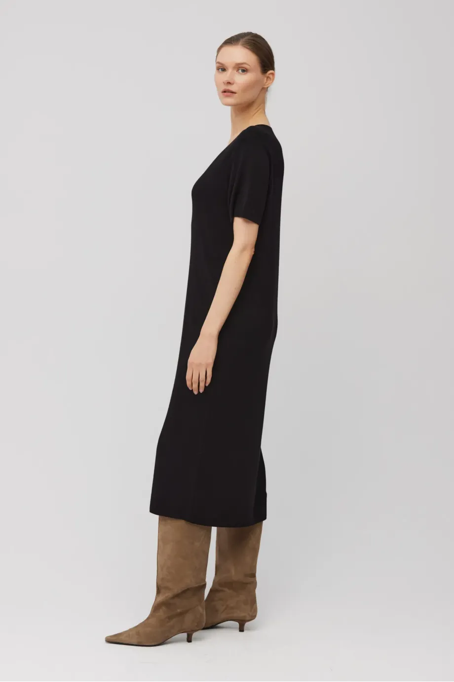 Rochie neagră din tricot cu decolteu în V Rochie neagră din tricot cu decolteu în V