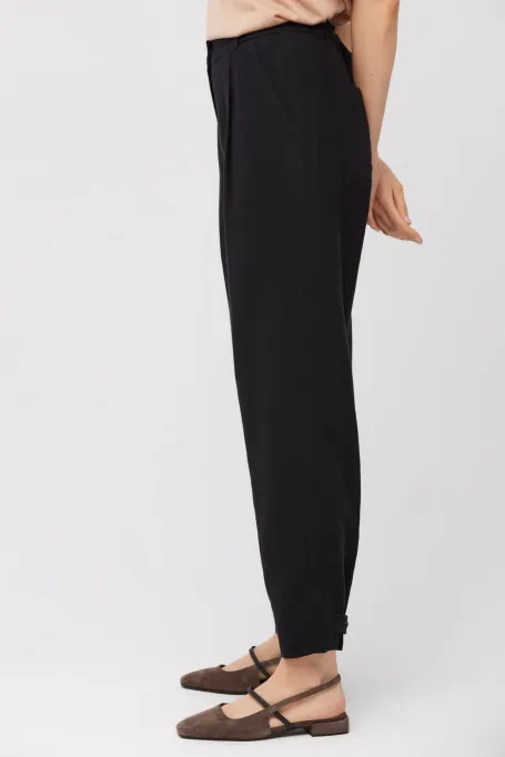 Pantaloni negri din lână și in Pantaloni negri din lână și in