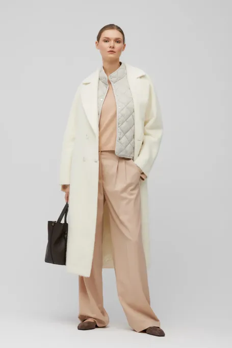 Alpaca albă și haină de mătase