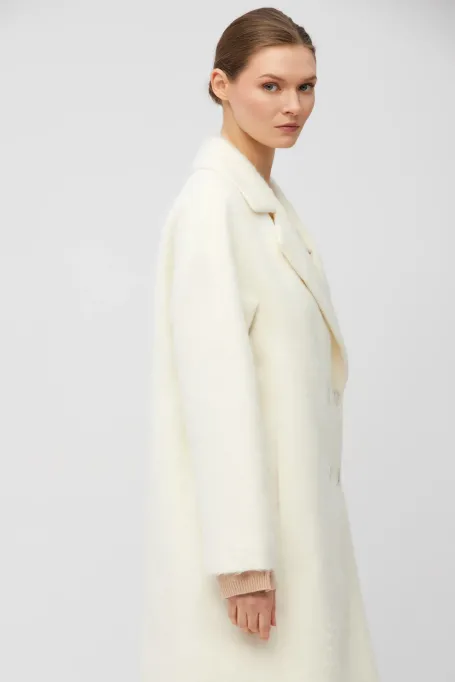 Alpaca albă și haină de mătase