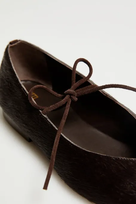 Balerini cu șireturi, cu peri mai lungi