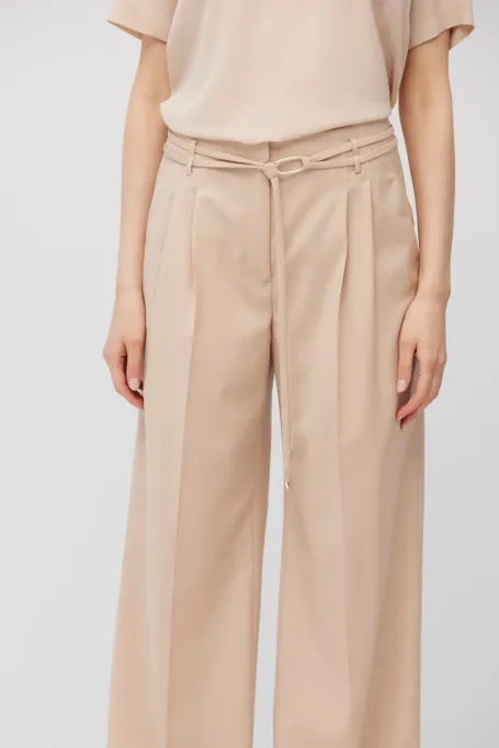 Pantaloni roz pudrat din lana virgina Pantaloni roz pudrat din lana virgina