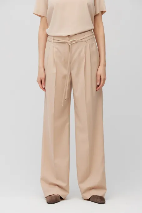 Pantaloni roz pudrat din lana virgina
