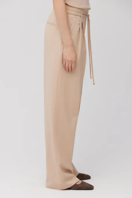 Pantaloni roz pudrat din lana virgina Pantaloni roz pudrat din lana virgina
