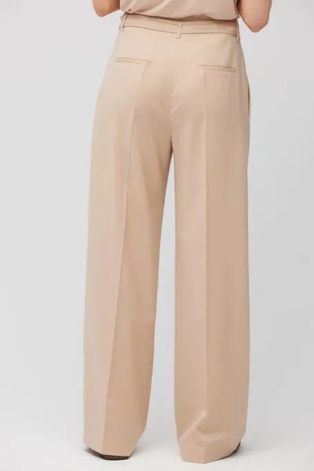 Pantaloni roz pudrat din lana virgina Pantaloni roz pudrat din lana virgina