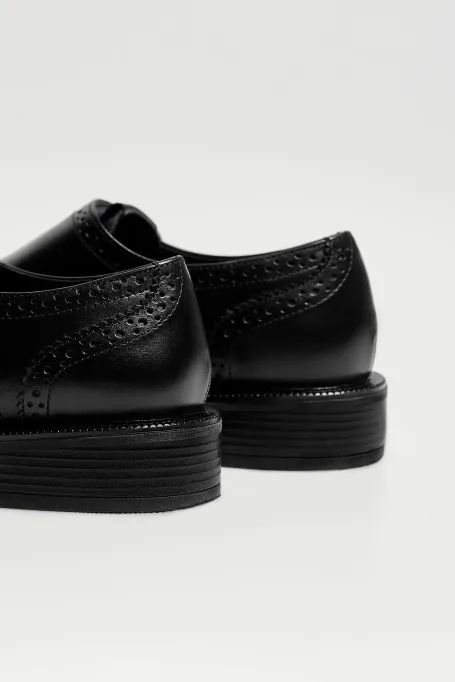 Pantofi negri din piele cu catarame