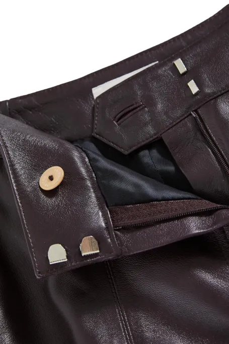 Pantaloni din piele vinete cu buzunare Pantaloni din piele vinete cu buzunare