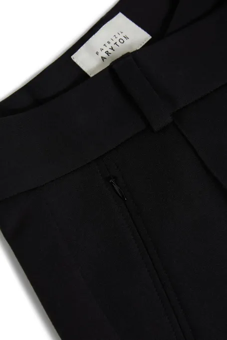 Pantaloni negri cu croi larg Pantaloni negri cu croi larg
