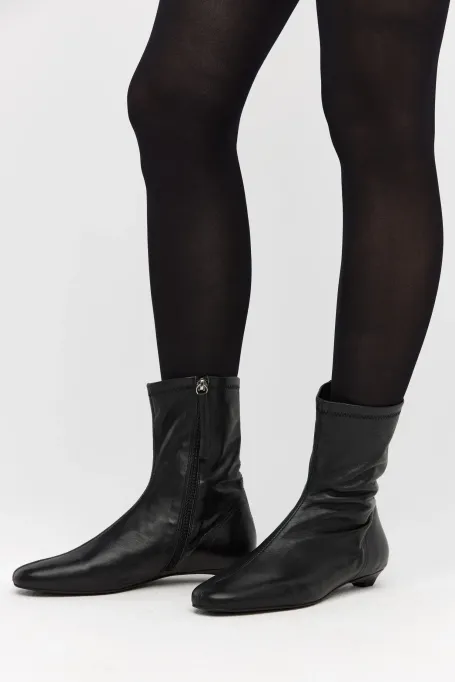 Ghete negre cu toc jos