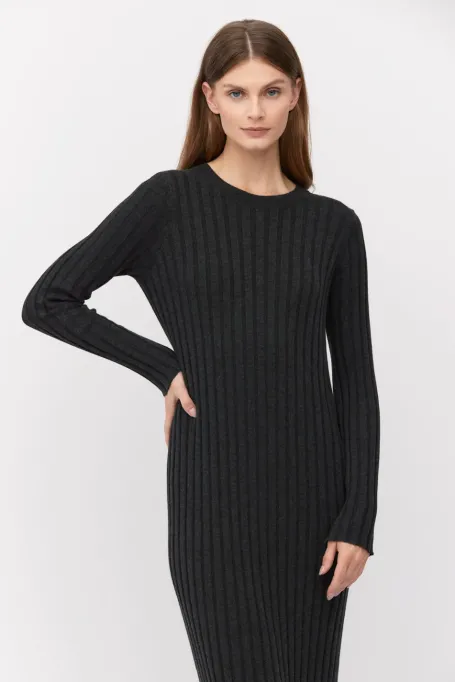 Rochie gri închis din tricot din lână merinos Rochie gri închis din tricot din lână merinos