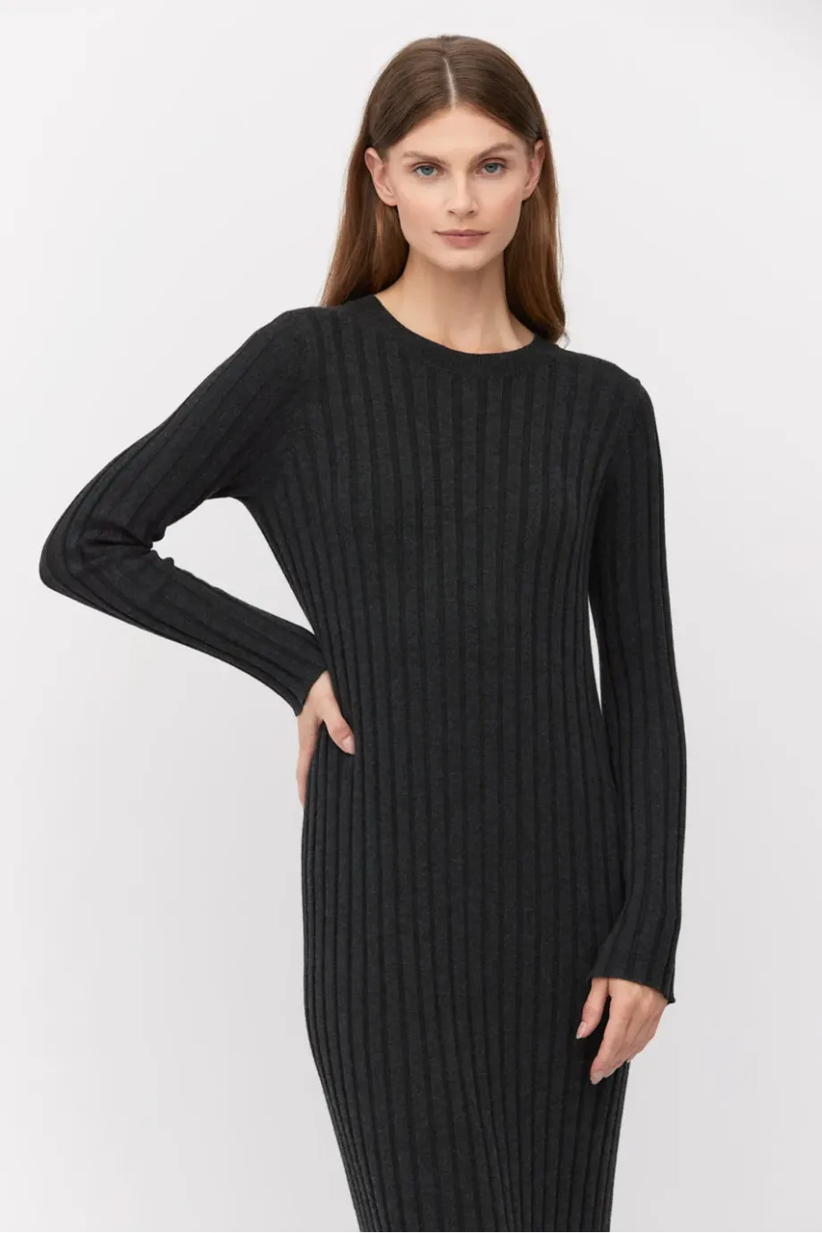 Rochie gri închis din tricot din lână merinos Rochie gri închis din tricot din lână merinos