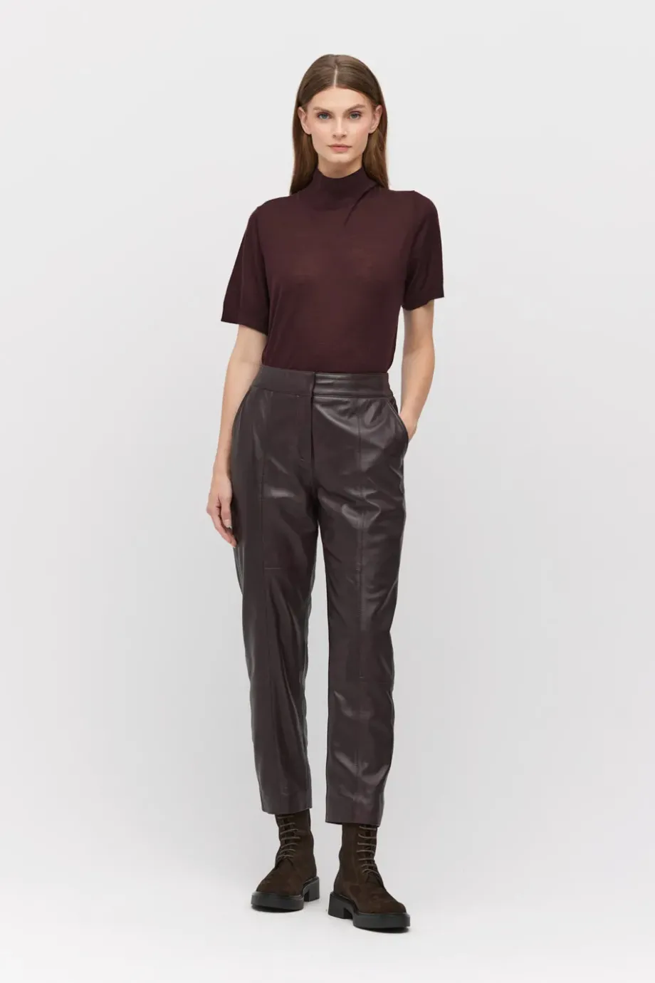 Pantaloni din piele vinete cu buzunare Pantaloni din piele vinete cu buzunare