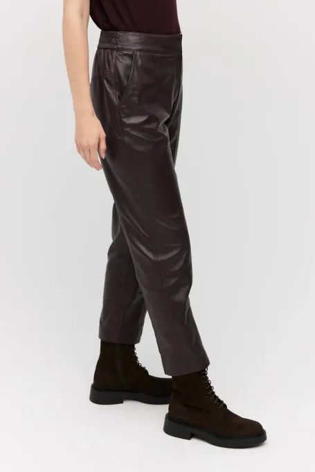 Pantaloni din piele vinete cu buzunare