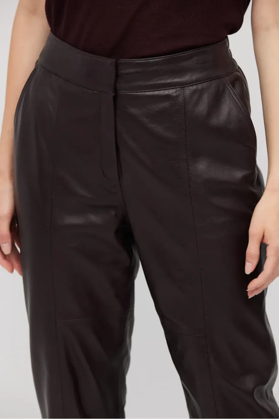 Pantaloni din piele vinete cu buzunare Pantaloni din piele vinete cu buzunare