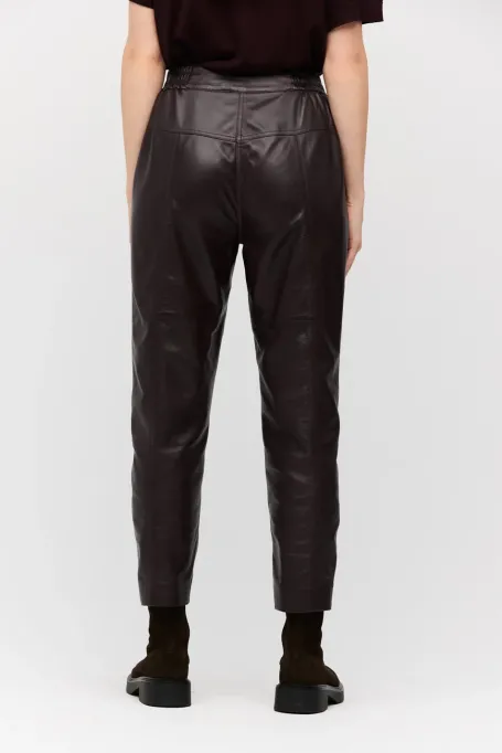 Pantaloni din piele vinete cu buzunare Pantaloni din piele vinete cu buzunare
