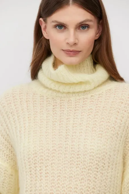 Turtleneck mohair galben pastel
