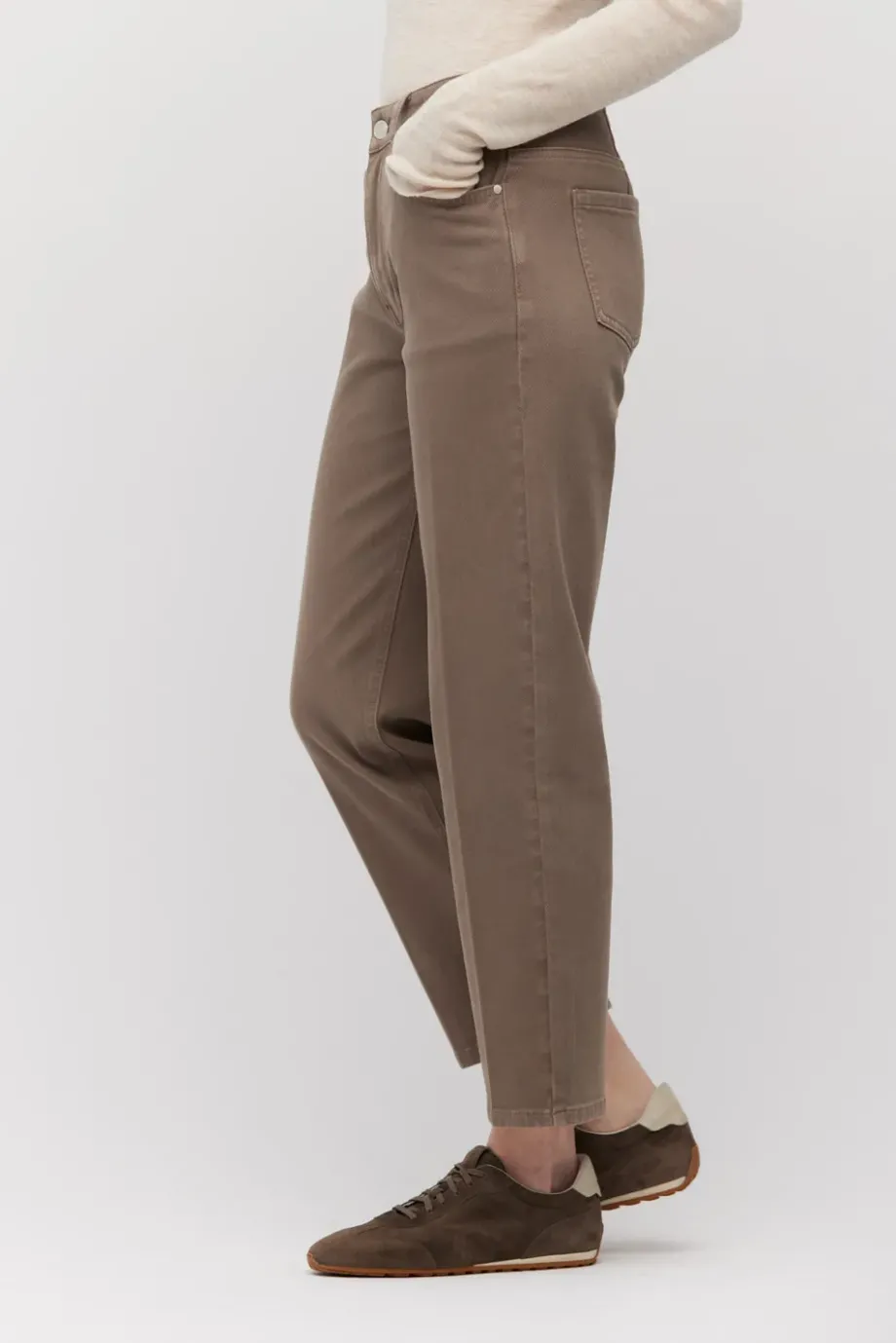Blugi mom fit maro cu talie înaltă Blugi mom fit maro cu talie înaltă