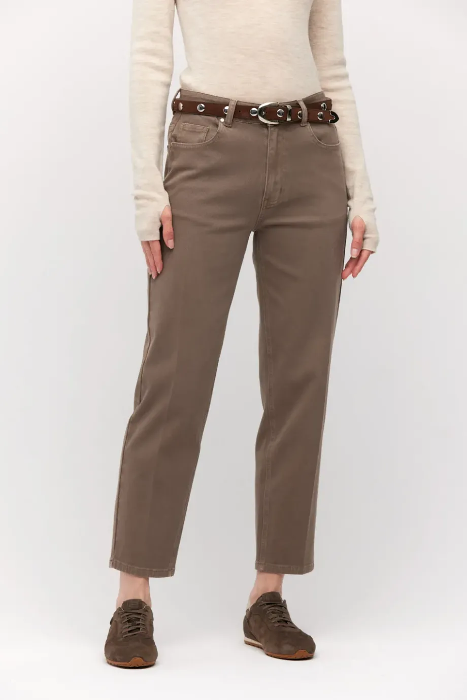 Blugi mom fit maro cu talie înaltă Blugi mom fit maro cu talie înaltă