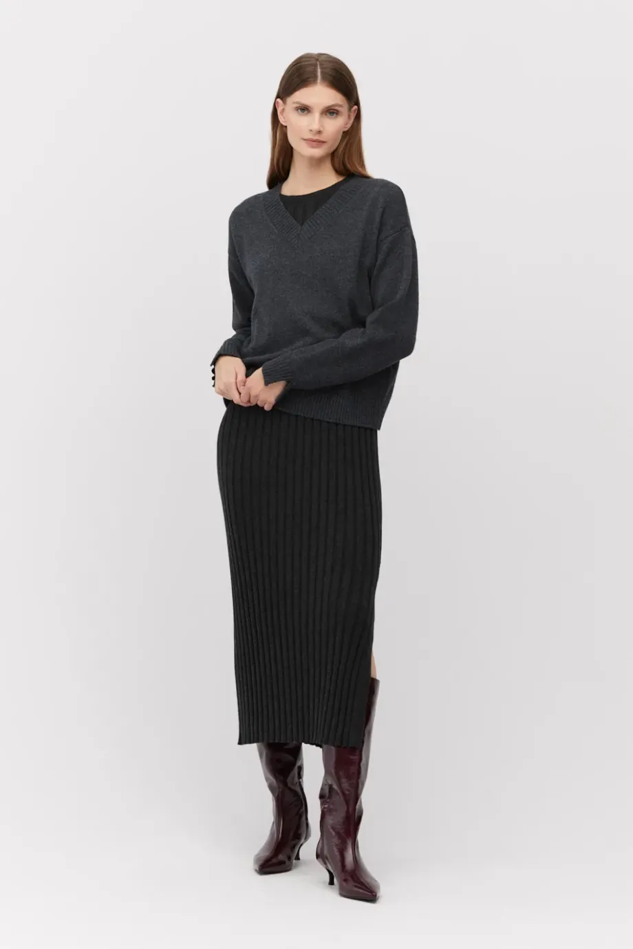 Rochie gri închis din tricot din lână merinos Rochie gri închis din tricot din lână merinos