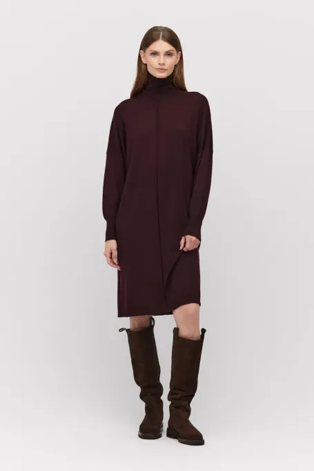 Rochie cu guler înalt din lână merinos vinete Rochie cu guler înalt din lână merinos vinete