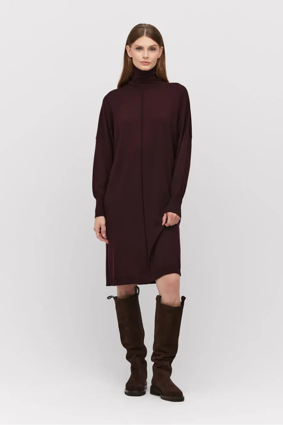 Rochie cu guler înalt din lână merinos vinete Rochie cu guler înalt din lână merinos vinete