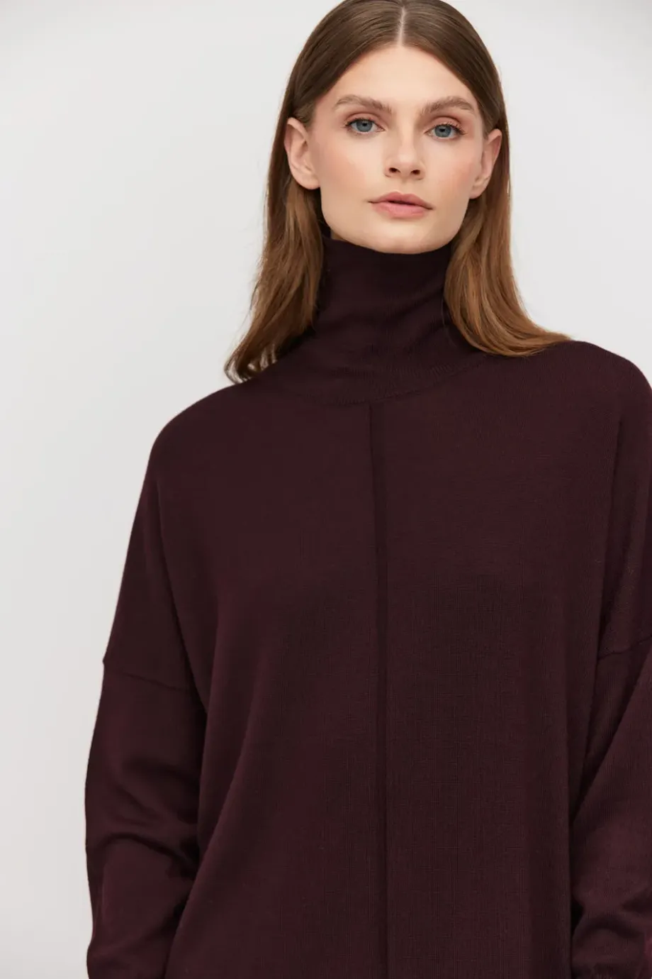 Rochie cu guler înalt din lână merinos vinete Rochie cu guler înalt din lână merinos vinete