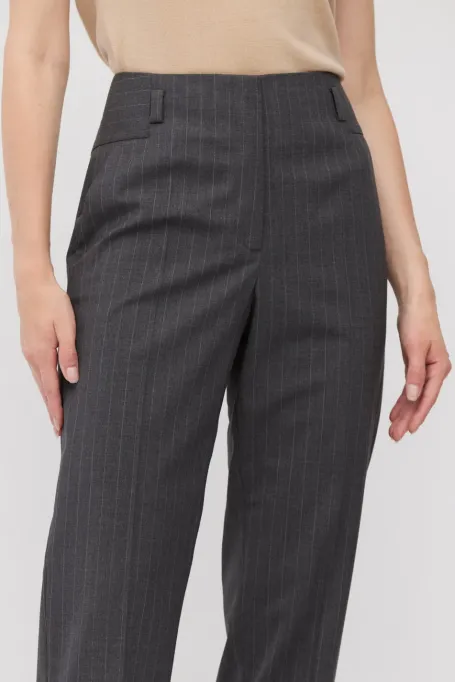 Pantaloni de costum gri din lână cu dungi Pantaloni de costum gri din lână cu dungi