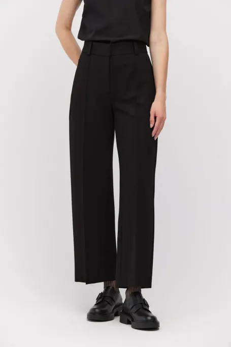 Pantaloni negri cu croi larg