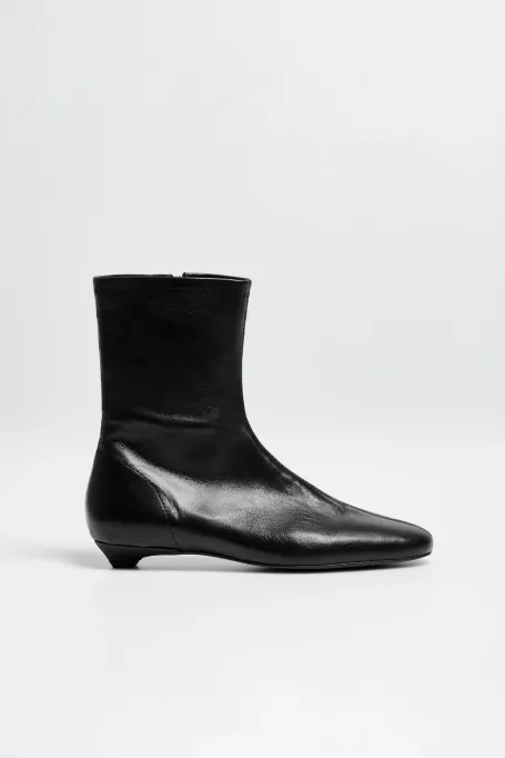 Ghete negre cu toc jos