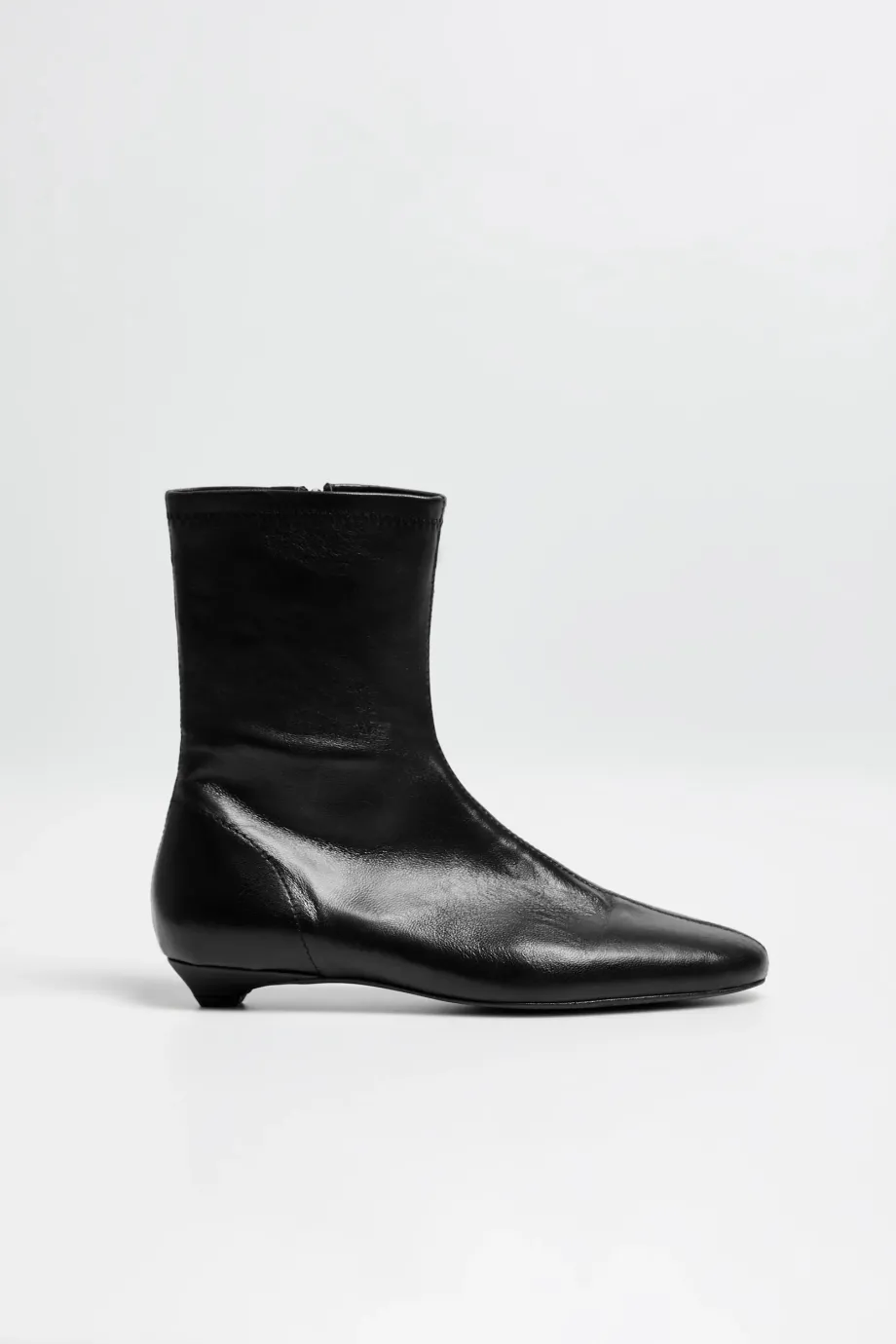 Ghete negre cu toc jos Ghete negre cu toc jos
