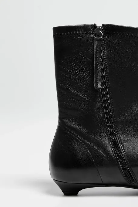 Ghete negre cu toc jos Ghete negre cu toc jos
