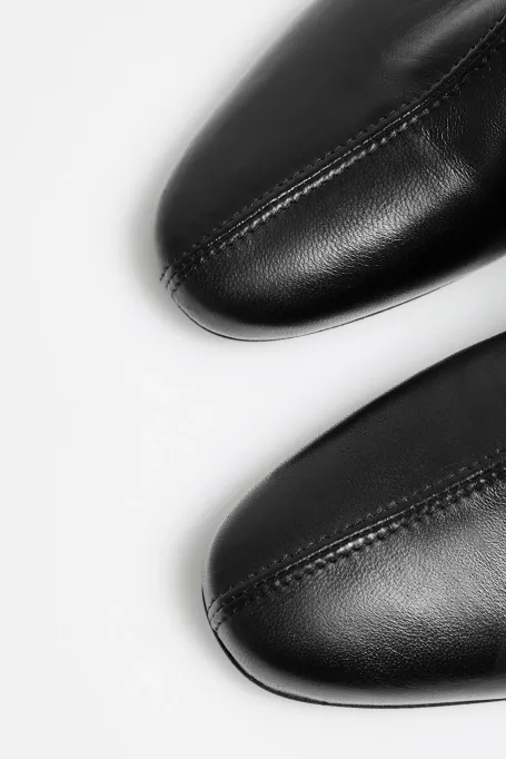 Ghete negre cu toc jos