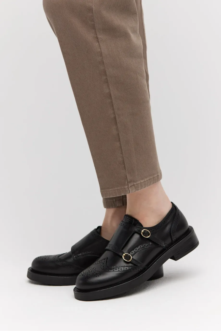Pantofi negri din piele cu catarame Pantofi negri din piele cu catarame