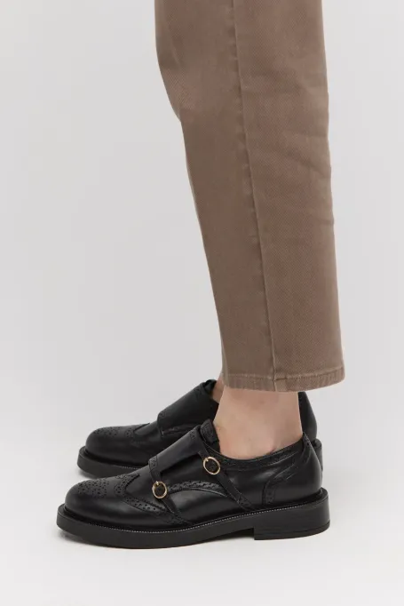 Pantofi negri din piele cu catarame