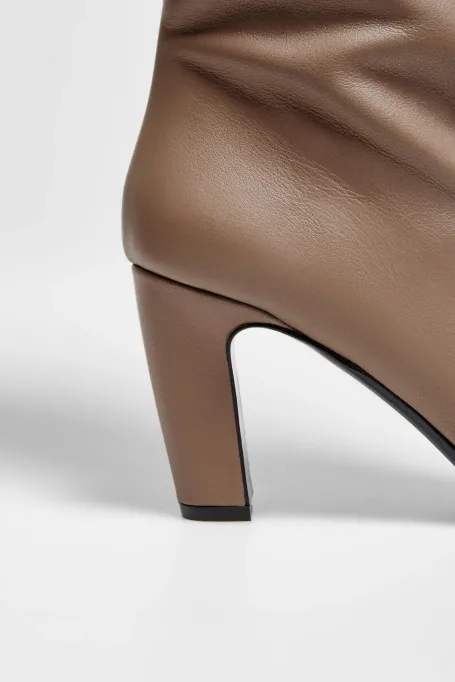 Cizme maro cu tija lată