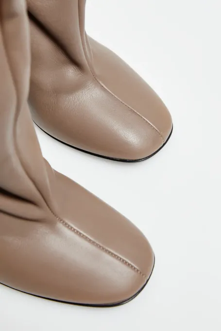 Cizme maro cu tija lată