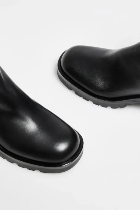 Botine negre din piele