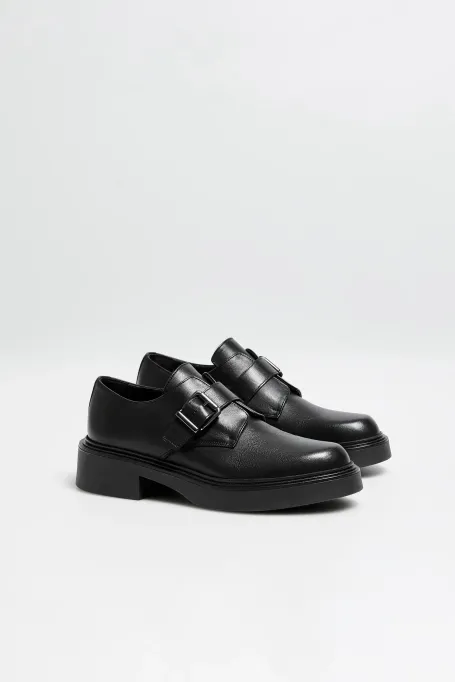 Pantofi negri de călugăr