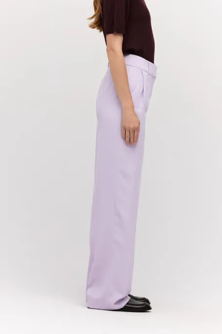 Pantaloni largi de costum