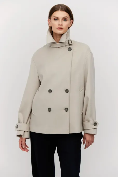 Jachetă bejă din lână cu două rânduri de nasturi