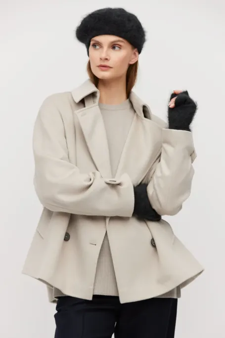 Jachetă bejă din lână cu două rânduri de nasturi