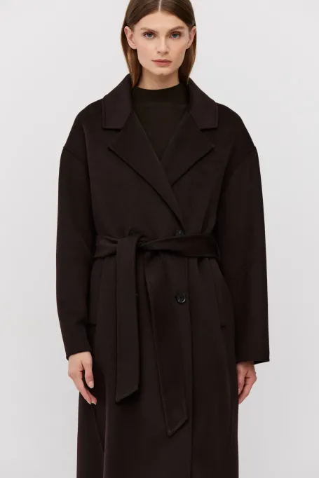 Palton maro cu două rânduri de nasturi și mătase