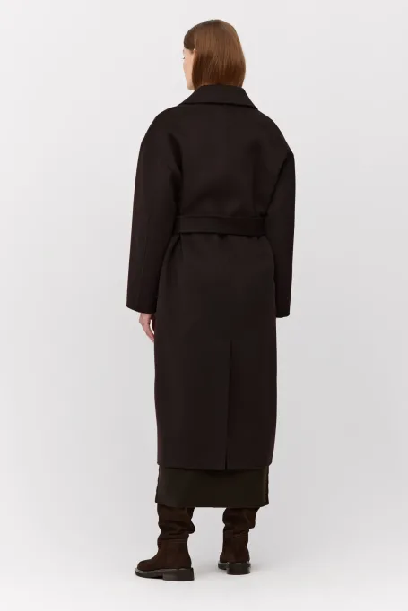 Palton maro cu două rânduri de nasturi și mătase