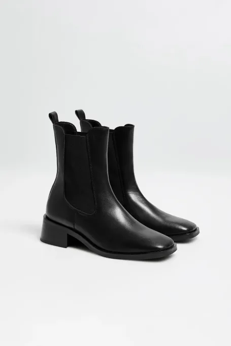 Ghete negre din piele la gleznă Ghete negre din piele la gleznă