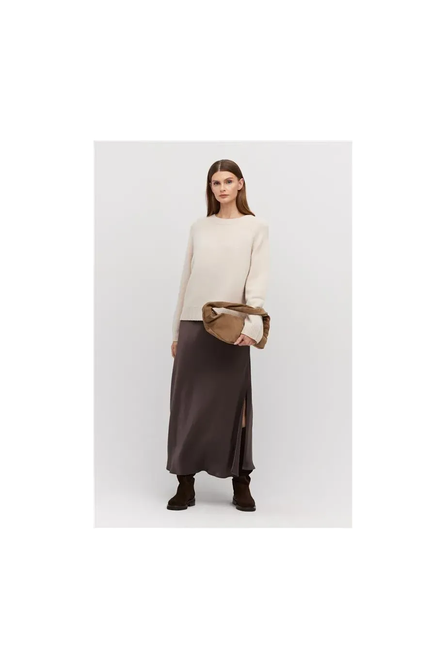 Rochie lunga de ciocolata cu cravata la gat Rochie lunga de ciocolata cu cravata la gat