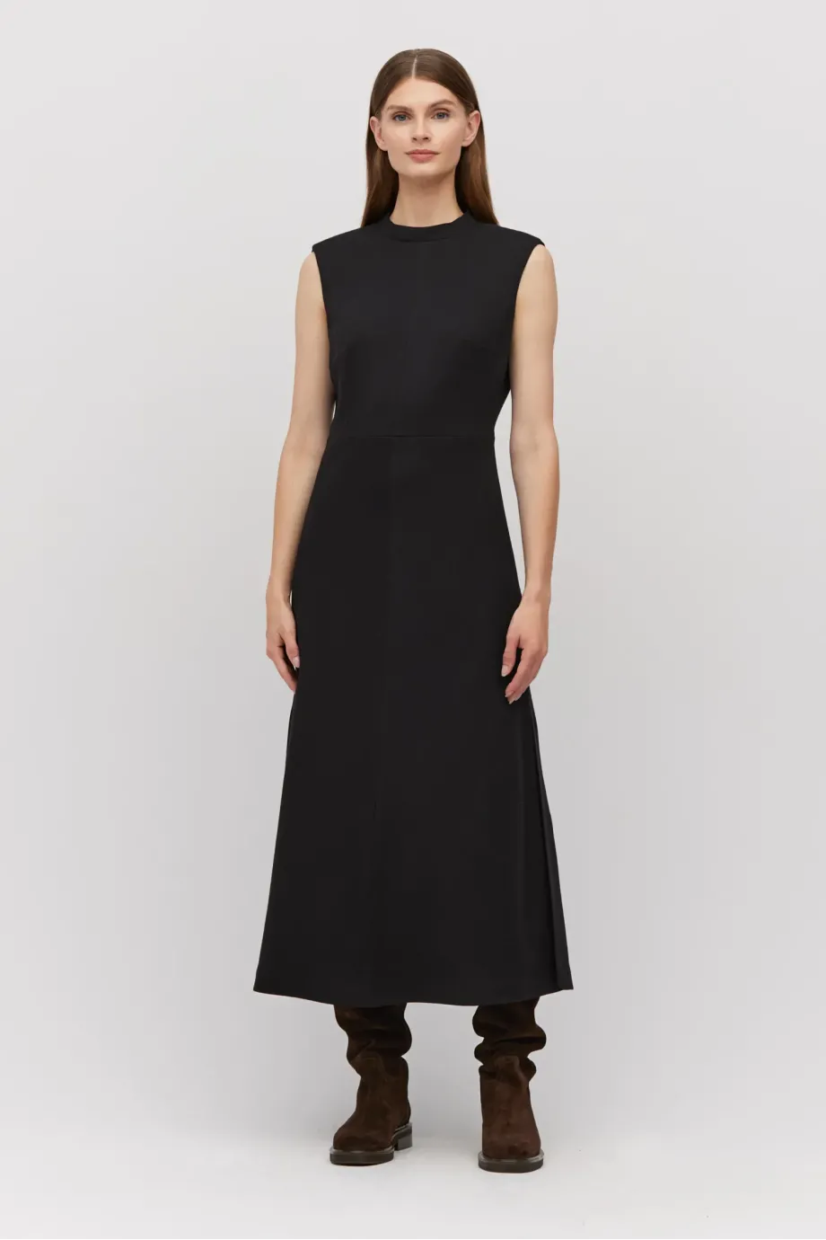 Rochie neagră fără mâneci din lână de miel Rochie neagră fără mâneci din lână de miel
