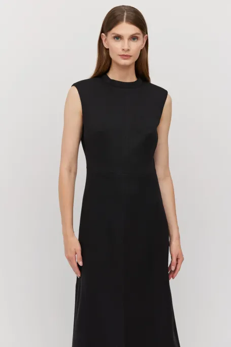 Rochie neagră fără mâneci din lână de miel Rochie neagră fără mâneci din lână de miel