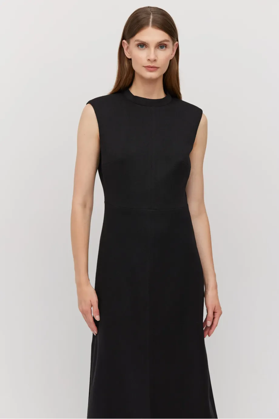 Rochie neagră fără mâneci din lână de miel Rochie neagră fără mâneci din lână de miel